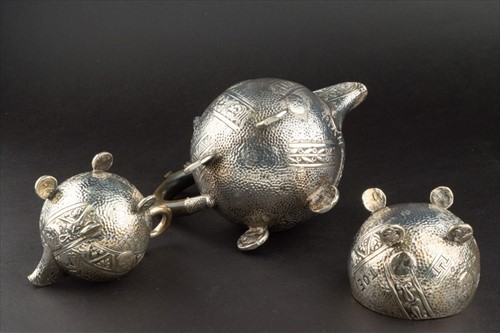 Lot 361 - A Victorian silver Aesthetic style three piece...