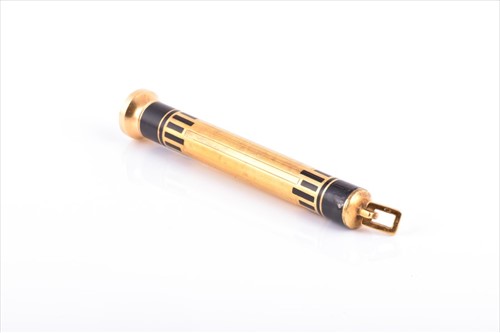 Lot 558 - Cartier; an Art Deco yellow metal telescopic...