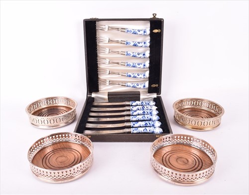 Lot 435 - A boxed silver dessert service with pistol...