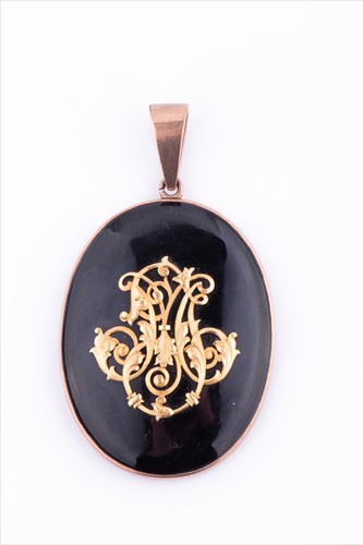 Lot 490A - A late 19th / early 20th century yellow metal...