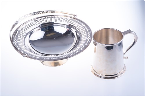Lot 394 - A mid-century large silver tankard Sheffield...