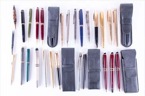 Lot 308 - A collection of pens to include a Sheaffer PFM...