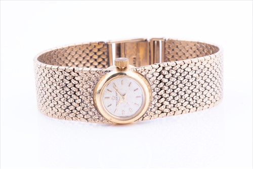 Lot 358 - A 9ct yellow gold Eternamatic ladies...