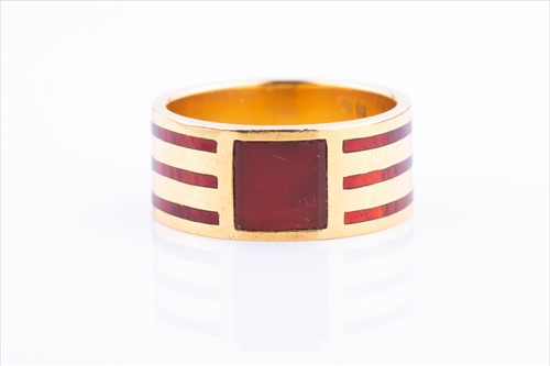 Lot 560 - A yellow metal and cornelian signet ring with...