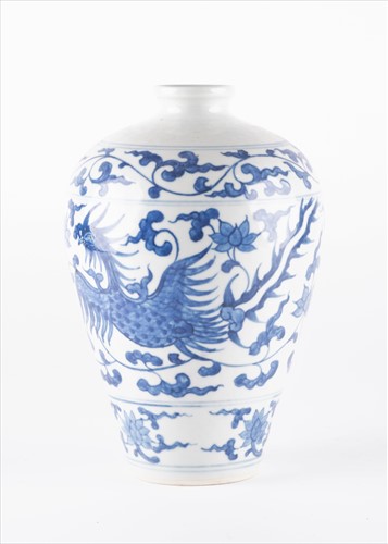 Lot 177 - A Chinese late Qing dynasty blue and white...