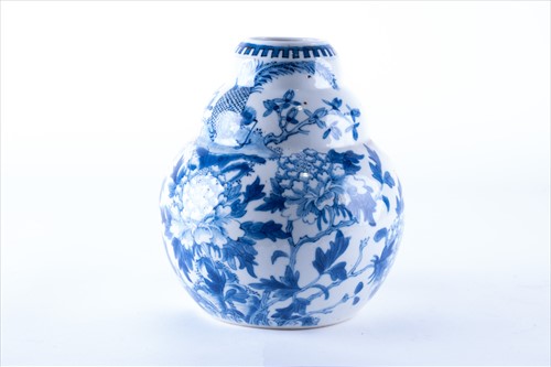 Lot 185 - A late 19th / early 20th century Chinese blue...