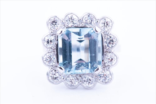 Lot 488 - An impressive diamond and aquamarine cocktail...
