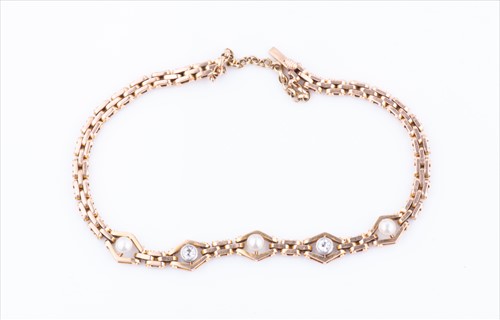 Lot 360 - An early 20th century 15ct yellow gold,...