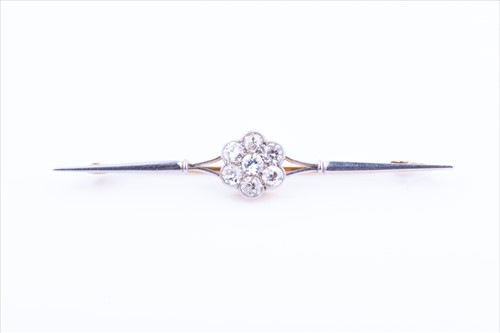 Lot 520 - A 15ct white and yellow gold diamond cluster...