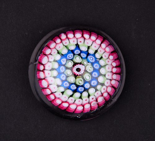 Lot 269 - A small Old English paperweight early 20th...