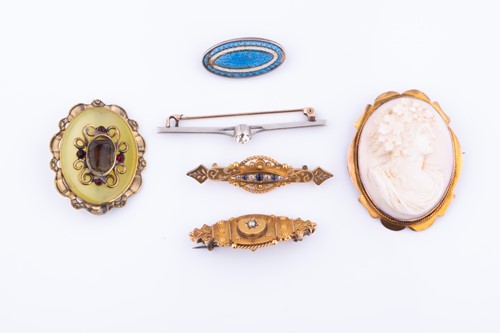 Lot 471 - A sapphire and diamond bar brooch stamped 15ct...
