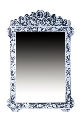 Lot 146 - A late 20th century mother-of-pearl inlaid...