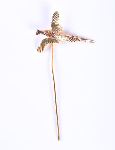 Lot 381 - A yellow metal novelty tie-pin, in the form of...