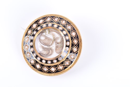 Lot 48 - A Victorian yellow gold, pearl, and black...