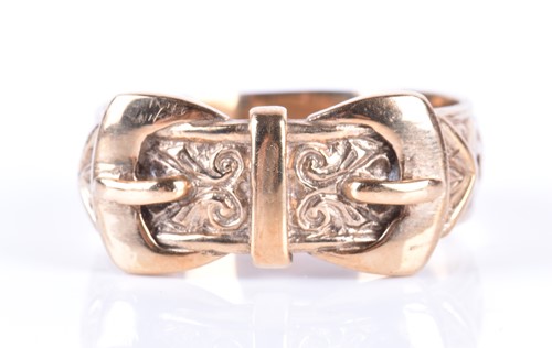 Lot 24 - A gentleman's 9ct yellow gold ring in the form...