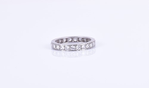 Lot 134 - A diamond eternity ring set with 23 round...