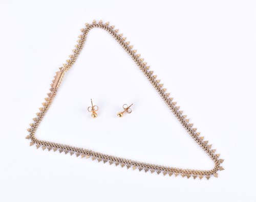 Lot 177 - An unusual yellow metal fringe necklace...