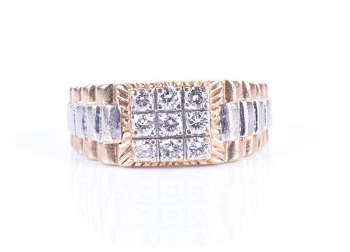 Lot 333 - A gents 9ct yellow gold and diamond signet...