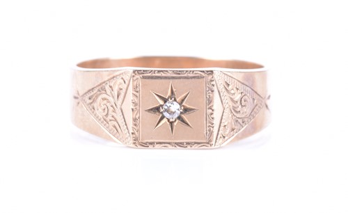 Lot 336 - A gents 9ct yellow gold and diamond signet...
