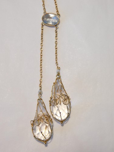 Lot 351 - A 9ct gold necklace with faceted pendant drops,...