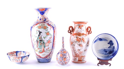 Lot 232 - A Japanese Kutani vase, circa 1900, with...