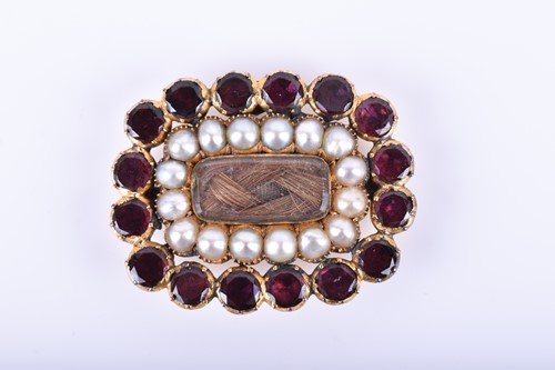 Lot 685 - A late Victorian yellow gold, garnet, and...