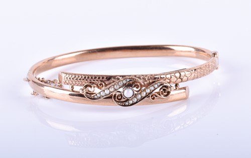 Lot 713 - A Victorian yellow gold and pearl bangle of...