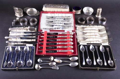 Lot 622 - A mixed collection of silver items, to include...