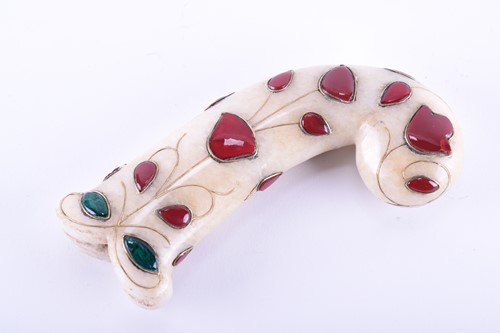 Lot 312 - A Mughal style carved jade dagger handle,...
