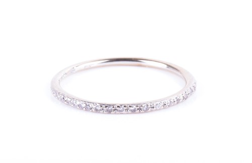 Lot 885 - An 18ct white gold and diamond ring the...