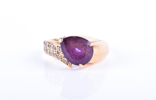Lot 884 - A yellow metal and amethyst ring the crossover...