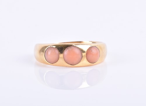 Lot 891 - A Victorian yellow gold and coral ring set...