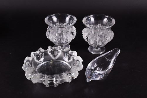 Lot 263 - A pair of Lalique pedestal vases, moulded with...