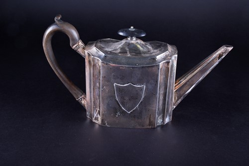 Lot 482 - A Geo III silver teapot, Charles Aldridge,...