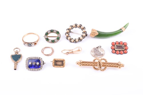 Lot 534 - A yellow gold, diamond, and green stone ring...