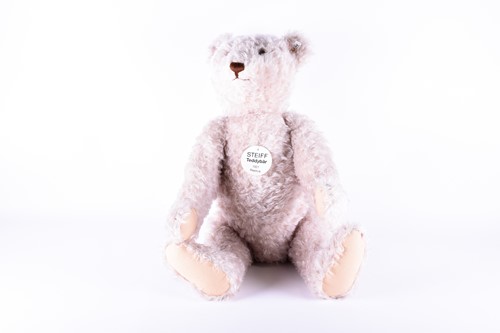 Lot 89 - A Large Steiff '1921' replica growling bear,...