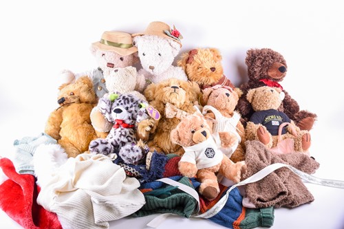 Lot 97 - Eleven assorted teddy bears, to include a...