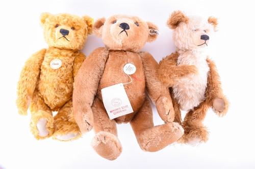 Lot 75 - Three modern Steiff collectible bears,...