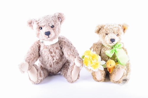 Lot 71 - Two modern Steiff collector's teddys,...