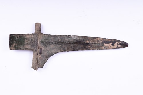 Lot 229 - A Chinese cast bronze Ge, Warring States, the...