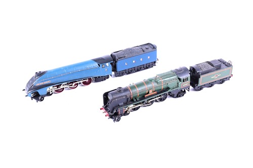 Lot 317 - A 2235 Hornby Dublo 2-rail locomotive and...