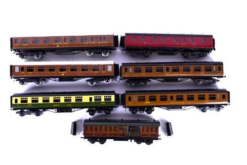 Lot 306 - A Basset-Lowke tinplate Royal Mail TPO Coach,...
