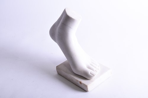Lot 225 - A Grand Tour style carved marble study of a...