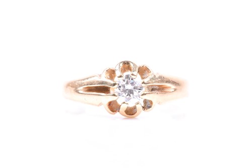Lot 611 - An 18ct yellow gold and diamond ring, eight...