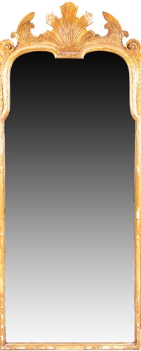 Lot 114 - A Queen Anne gilt gesso pier mirror, the shell...