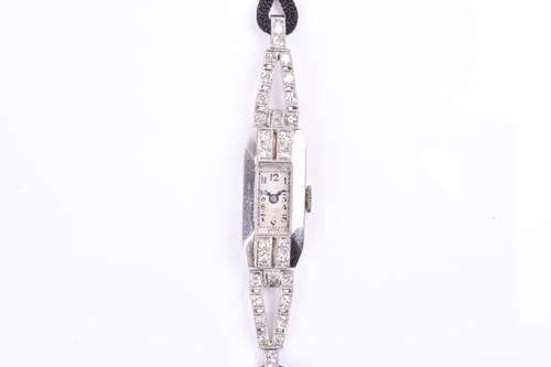 Lot 379 - A ladies Art Deco platinum and diamond...