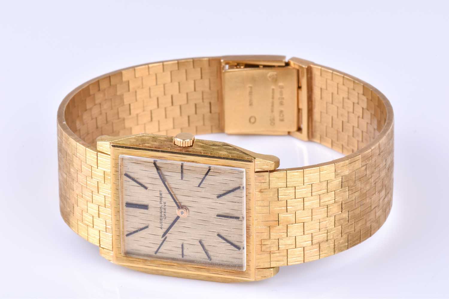 Lot 168 - An Audemars Piguet ref. 5228BA 18ct yellow...