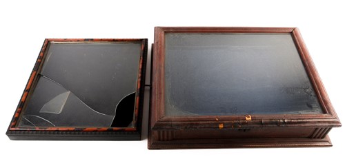 Lot 138 - A 19th-century tabletop bijouterie display...