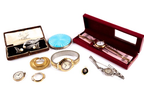 Lot 390 - An early 20th century ladies yellow metal...