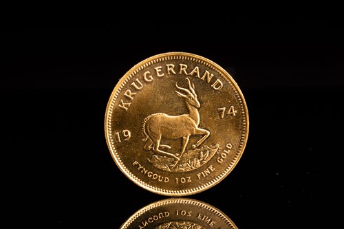 Lot 229 - A 1oz 22ct gold South Africa Krugerrand, 1974.